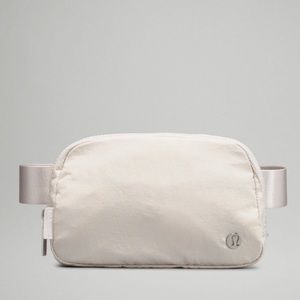 lululemon everywhere belt bag 🤍
